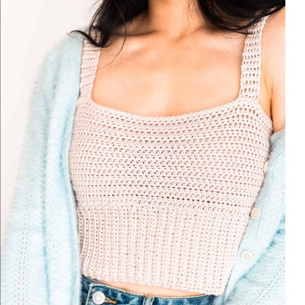 Neck crop top